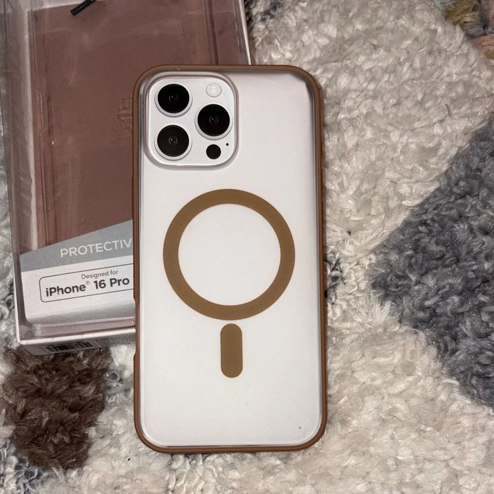 West & Arrow Tan/Gold iPhone 16 Pro Max Protective Case